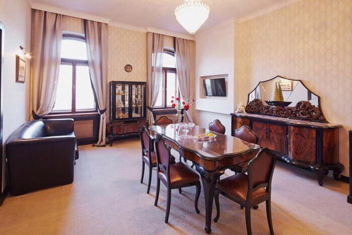 Exclusive Apartment On Shevchenko Avenue 10 Lviv Dış mekan fotoğraf